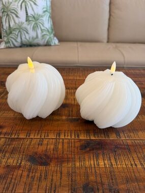 White Swirl LED Pumpkin Accent Candles - Set of 2